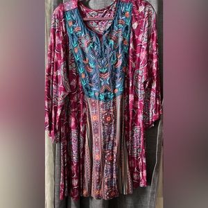 Comfortable , embroidered tunic.